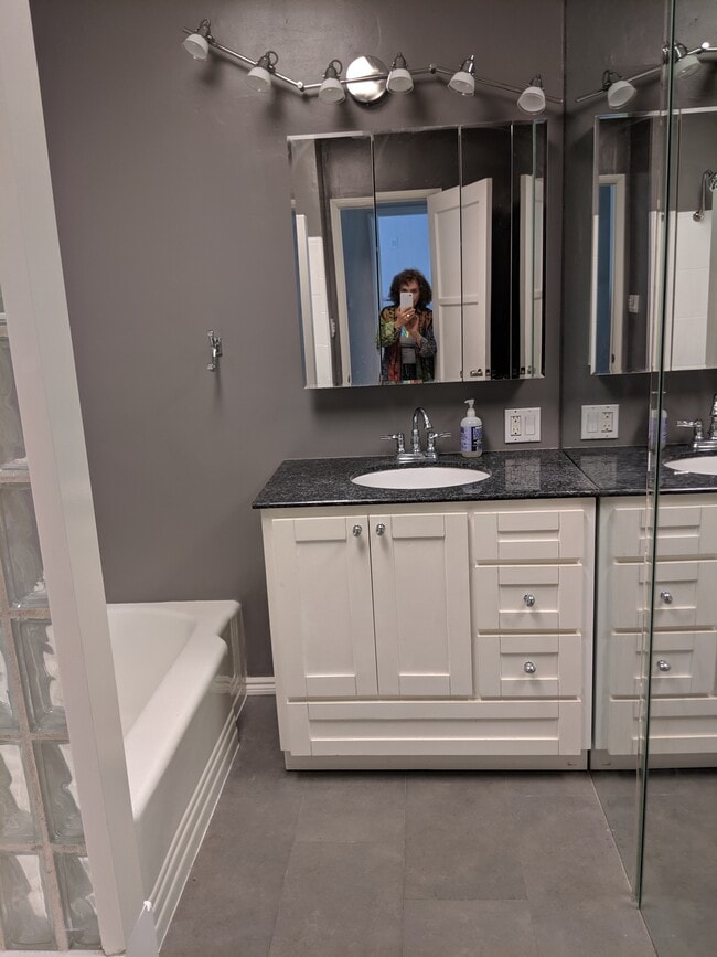 Building Photo - 4228 Greenbush Ave