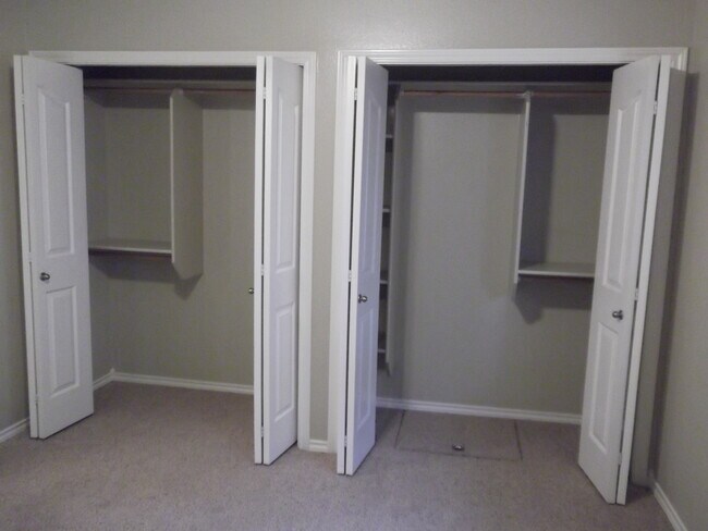 Building Photo - Meridian Home