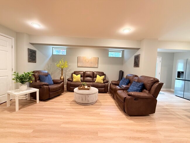 Building Photo - 12088 Maidenhair Dr