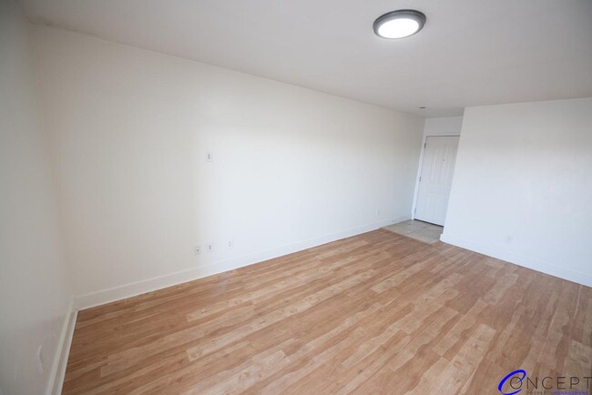 Building Photo - Beautiful & Spacious 2B2b Condo in Great N...