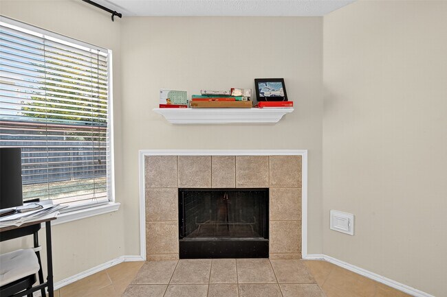 Foto del edificio - 11902 Rolling Stream Dr