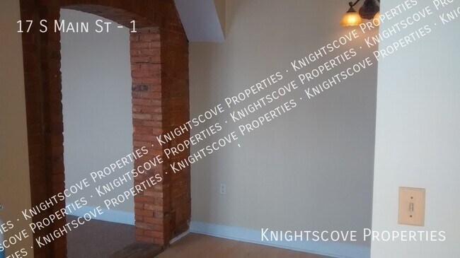 Building Photo - Large Apartment, Vintage Building, Waterfr...