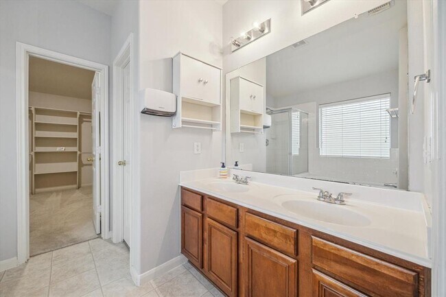 Building Photo - 9842 Lynette Falls Dr