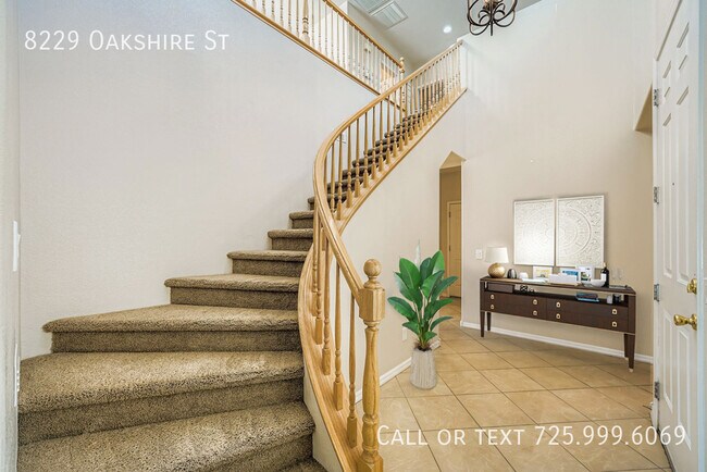 Foto del edificio - 8229 Oakshire St