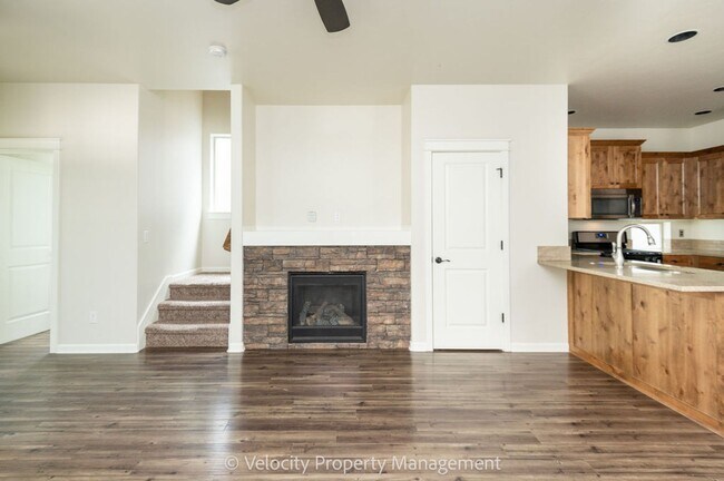 Foto del edificio - Lovely 3 bedroom, 2.5 bathroom home plus a...