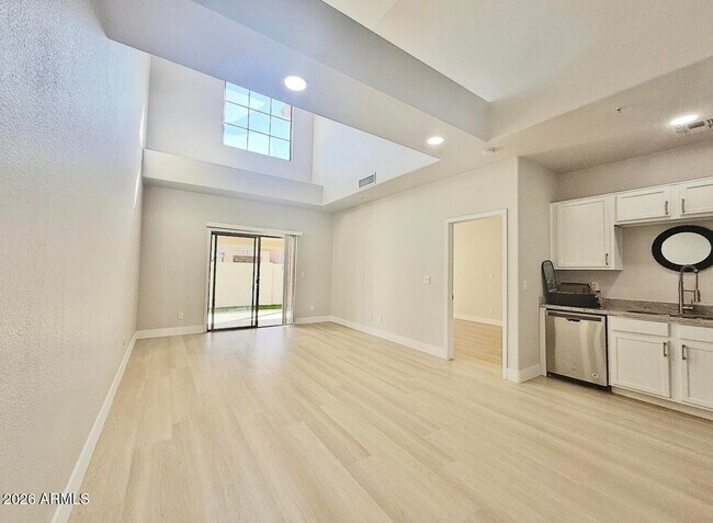 Foto del edificio - 15677 N 29th St