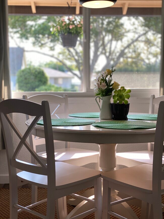Dining room features a great window view - 4209 Robertson Ave