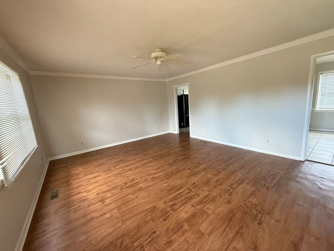 Building Photo - Charming 3-Bedroom Home with Spacious Yard...