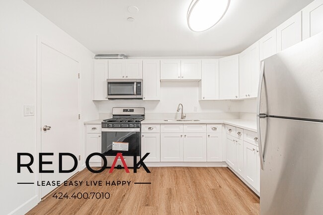 Building Photo - 649 W 92nd St