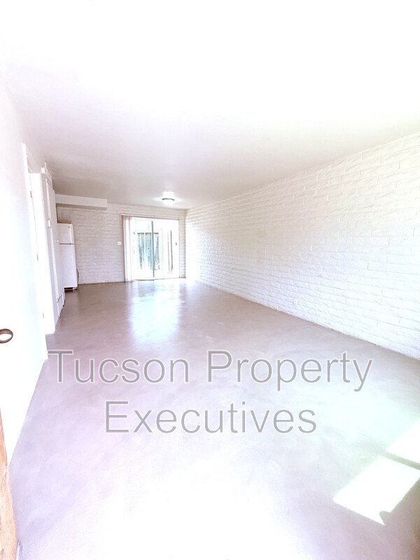 Foto del edificio - 319 E Blacklidge Dr