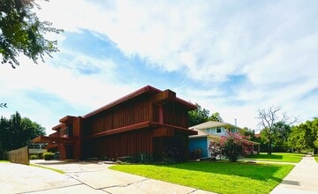 Building Photo - 2610 N Hudson Ave