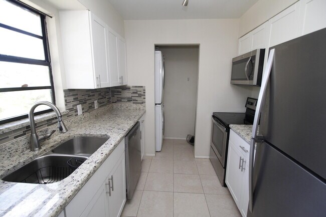 Building Photo - 2240 Flower Tree Cir