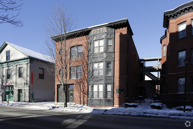 Foto del edificio - Carleton Court