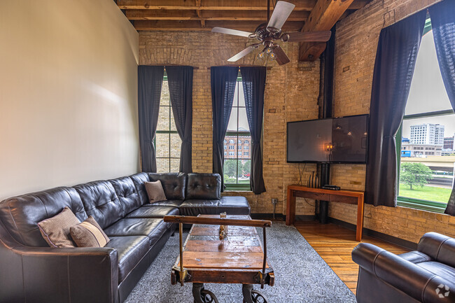 2BR, 1BA - 1000SF - Pritzlaff Lofts