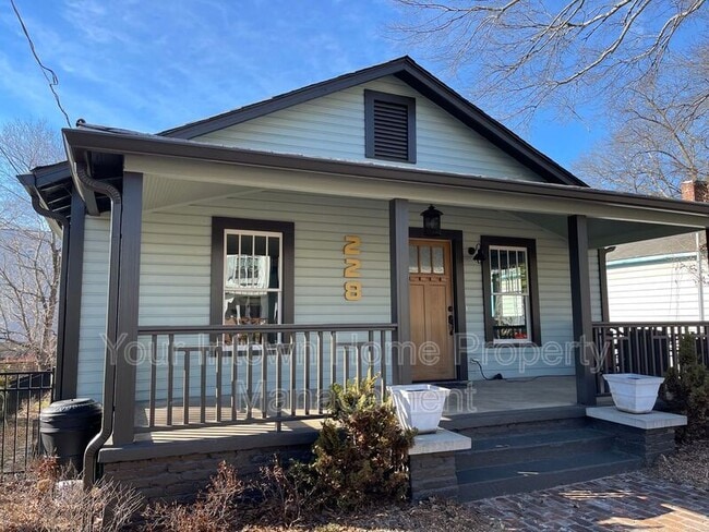 Photo - 228 Mayson Ave NE House