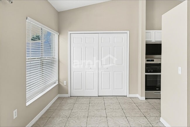 Building Photo - 2423 Hybrid Dr