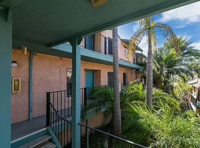 Building Photo - 552 Canyon Dr