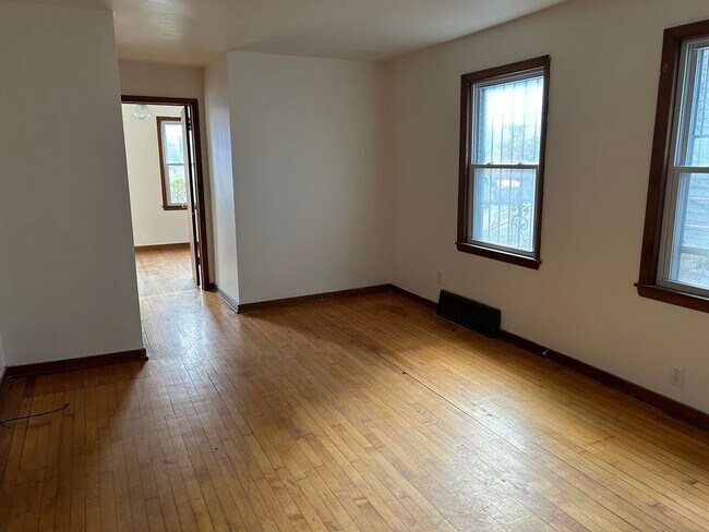 Foto del edificio - 2 BDRM 1 BTH Lower Unit Duplex in nice nei...