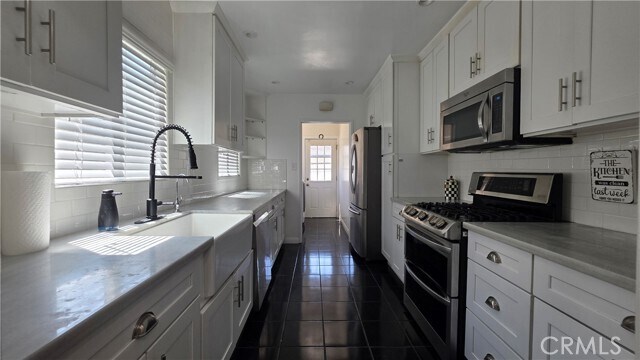 Foto del edificio - 6637 Capps Ave
