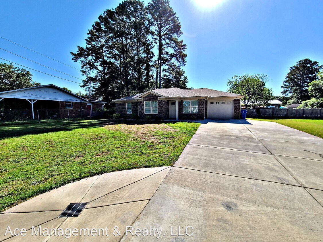 Primary Photo - 3 br, 2 bath House - 912 Cooper Lane