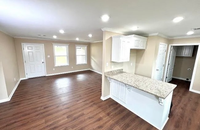 Building Photo - 608 Libby Ln