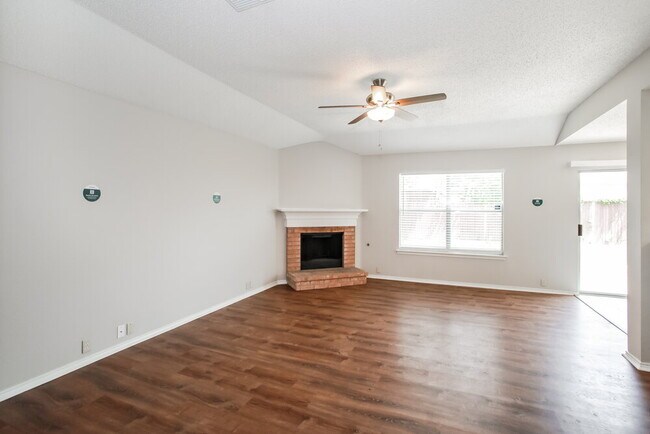 Foto del edificio - 1024 Beechwood Dr