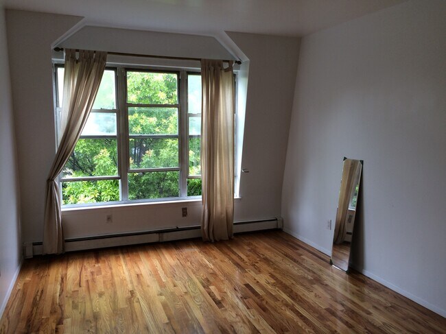 Foto del edificio - 244 E 110th St