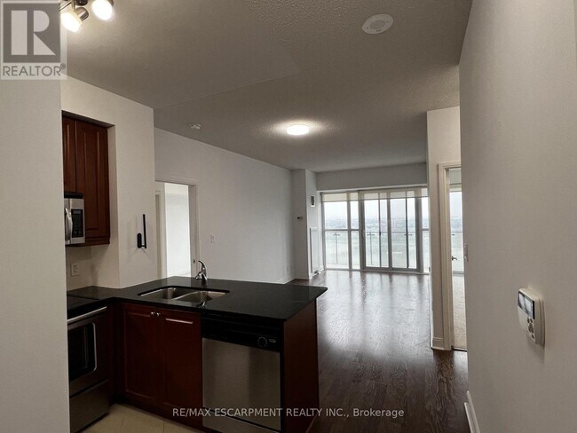 Building Photo - 50 Absolute Ave