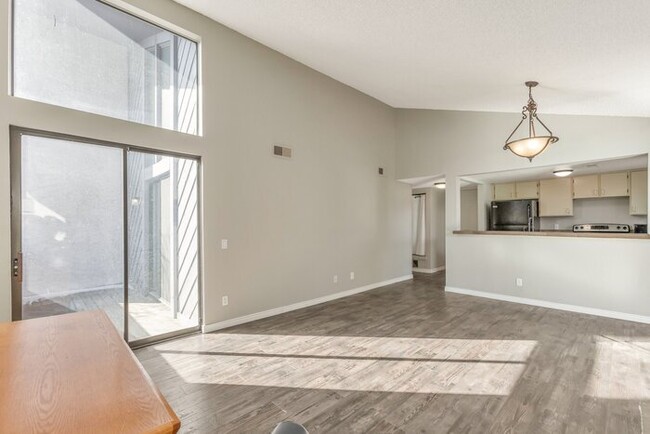 Building Photo - Peakview Condo Available Now!