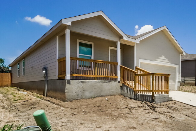 Building Photo - 13937 Reservoir Dr
