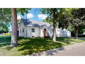 Building Photo - 114 6th Ave NE