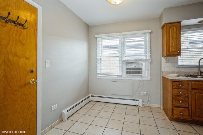 Building Photo - 9791 Ivanhoe Ave