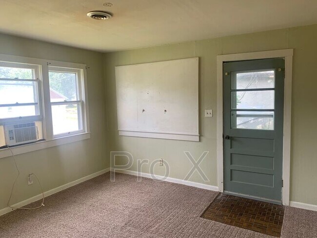 Building Photo - 2008-2010 E Second Street