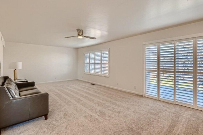 Building Photo - NICE HOME IN SACRAMENTO!!