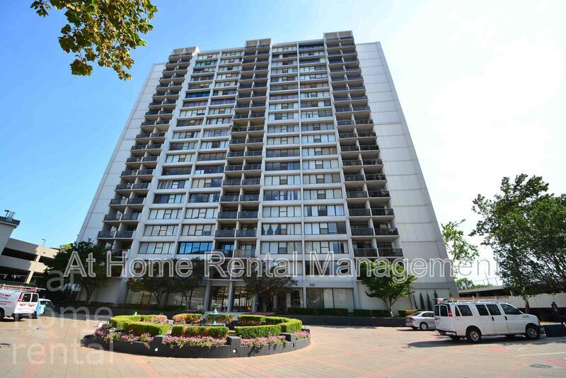 Primary Photo - 410 W 7th St