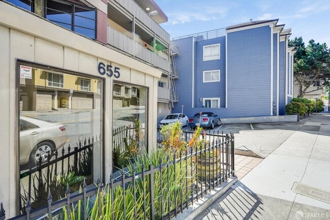 Foto del edificio - 655 Corbett Ave