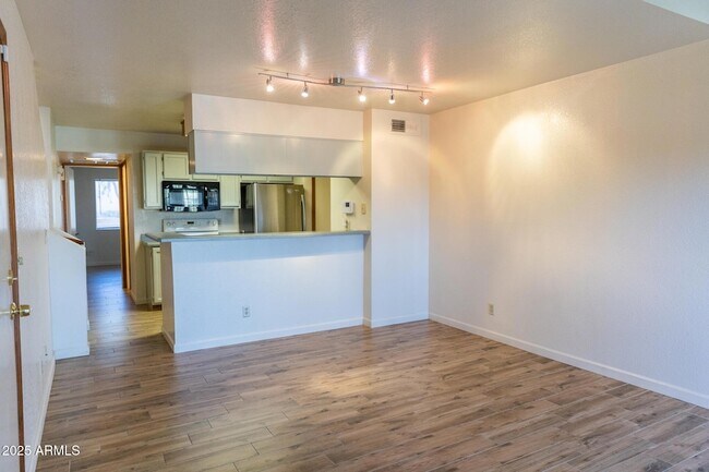Building Photo - 4901 S Calle Los Cerros Dr