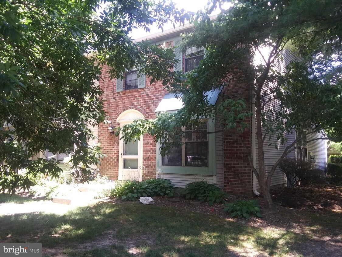Primary Photo - 8 Wosniak Ct