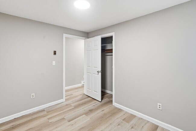 Foto del edificio - 26 Old West Brookfield Rd