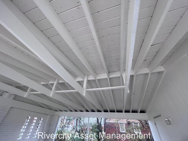 Foto del edificio - 1316 E Raines Rd