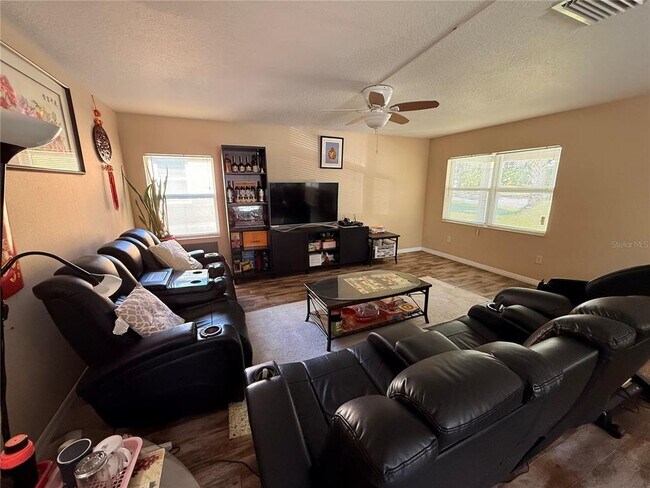 Foto del edificio - 8006 N 10th St