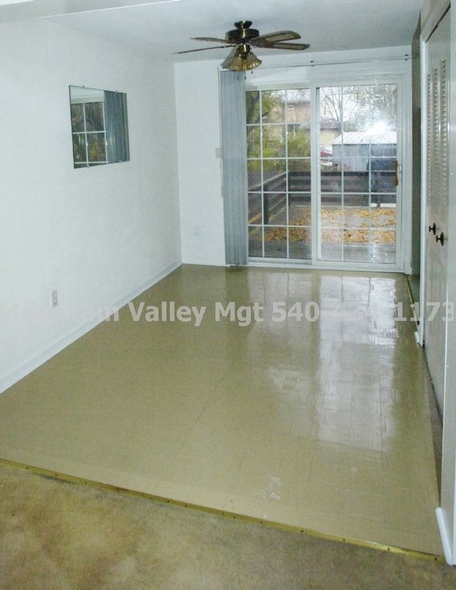 Building Photo - 188 Logan Ln