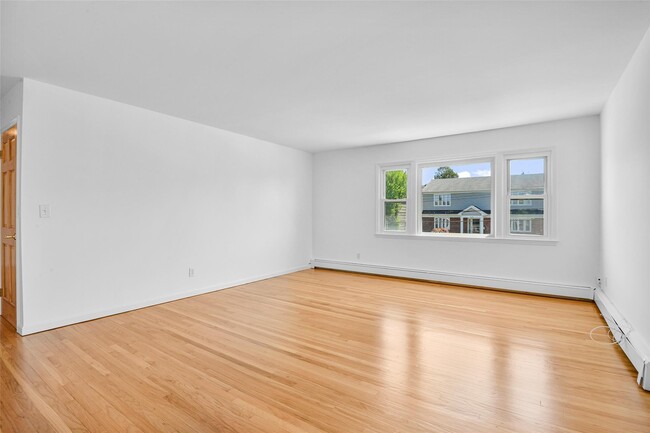 Building Photo - 237 Gainsborg Ave E