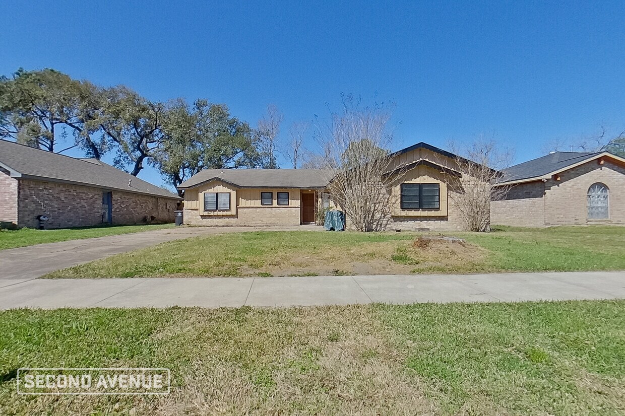 Primary Photo - 6710 Maczali Dr