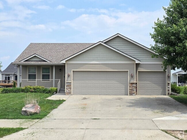 Building Photo - 1115 NW Abbie Dr