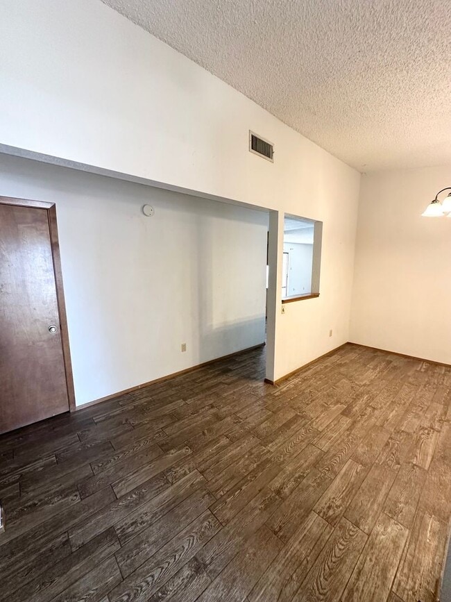 Foto del edificio - 3 Bed 2 Bath Ready to Rent ASAP!