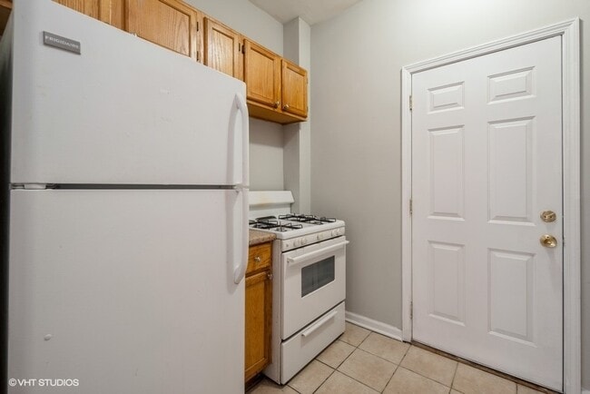 Building Photo - 437 E Oakwood Blvd