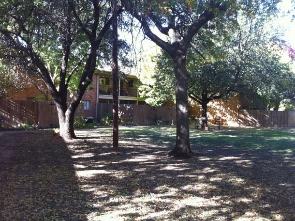Building Photo - 2600 Ivanhoe Ln