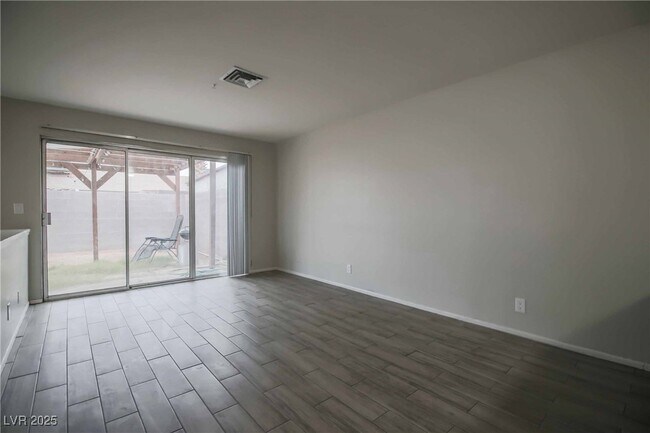 Foto del edificio - 7019 Grassy Knoll St