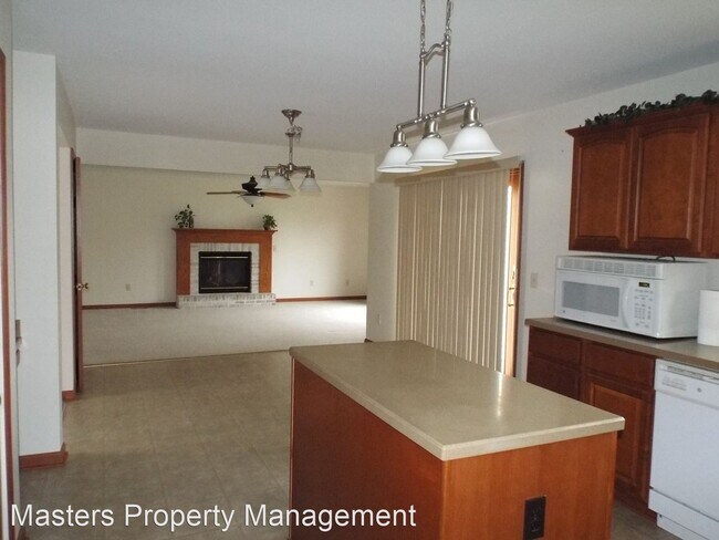 Building Photo - 4 br, 2.5 bath House - 26693 Amberwood Dr
